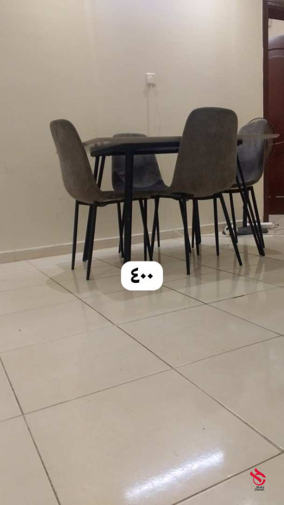 طاولة طعام